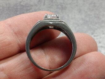 Krásný pánský prsten viz.foto, s kamínky, VEL.64 - 7