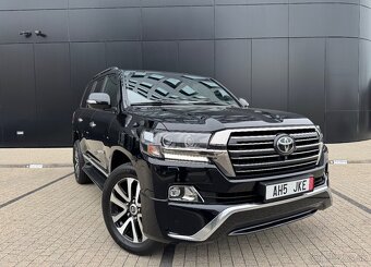 TOYOTA LAND CRUISER 200 - 7