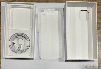 Apple iPhone 14 256GB - 7