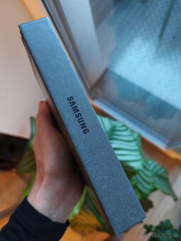 Mobilný telefón Samsung Galaxy Z Flip7 5G 12 GB / 512 GB - 7