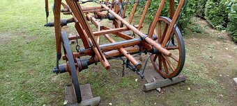 Starý drevený konský voz - rebriňak III - 7