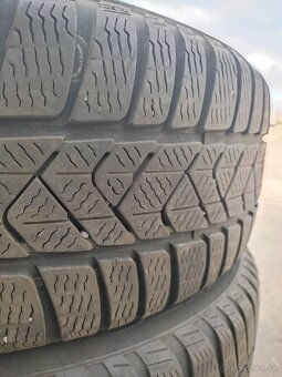 Predám zimné pneu Pirelli 205/60 R16 - 7