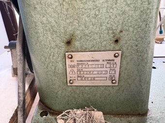 Jednoihlový šicí stroj a 5- nitný  overlock Textima - 7