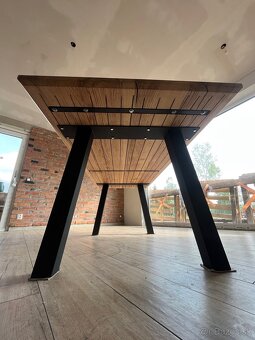 Masívny jedálenský stôl - 7