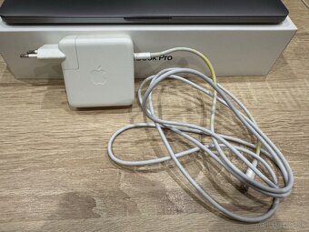 Apple MacBook Pro 13\" 2019, touch bar - 7