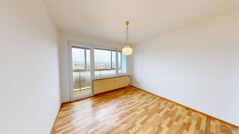 Na predaj veľký (75m2) 2- izbový byt prerobený na 3-izbový - 7