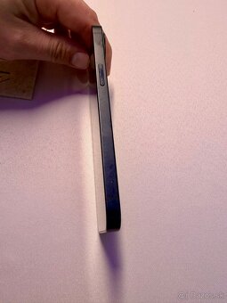 Predám iPhone 13 vo farbe Midnight 128 G - 7