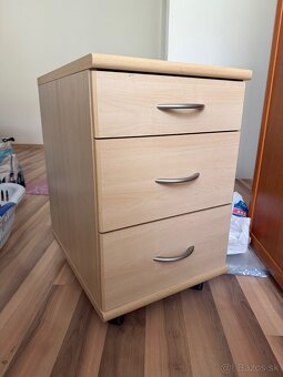 Stôl a šuflíky na kolieskach - 7