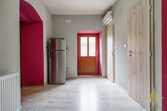 Bátovce, dom o veľkosti bytu s veľkým pozemkom - 7