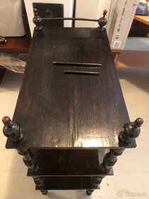 Starožitný, drevený stolík na knihy - 7