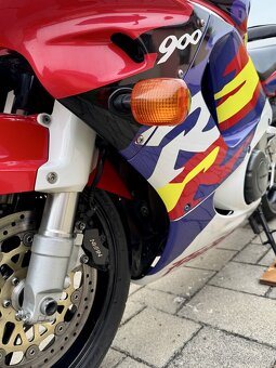 HONDA CBR 900 SC 33 - 7