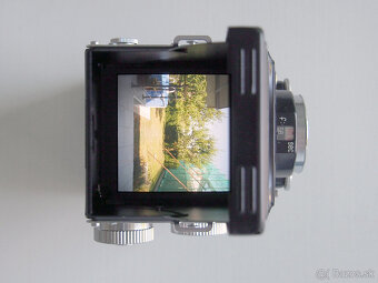 Predám Yashica-D s objektívom Yashinon - 7