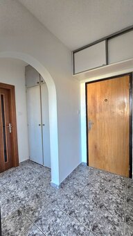 Slnečný 2-izbový byt na Ľadovni - 7