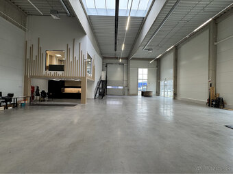 Prenájom rožného obchodno-skladového priestoru 421 m² s kanc - 7
