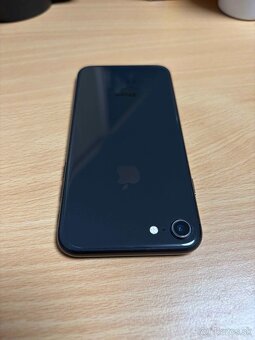 Apple iPhone 8 - 256GB + obal a príslušenstvo - 88% batéria - 7
