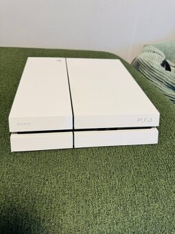 PlayStation 4 - 7