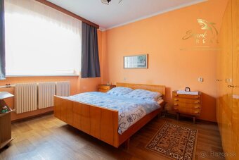 Rodinný dom s rozľahlým slnečným pozemkom - 7