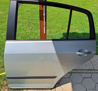 DVERE - VW GOLF 5 PLUS - 7