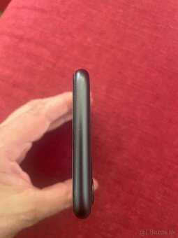 Predám Apple IPhone 11 128gb - 7