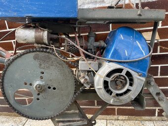 motor z Tatran 125 - 7