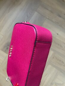 Guess malinová crossbody kabelka - 7