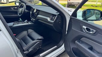 Predam Volvo XC60 B5 ‘23 Dark Plus so zarukou do 12/2027 - 7