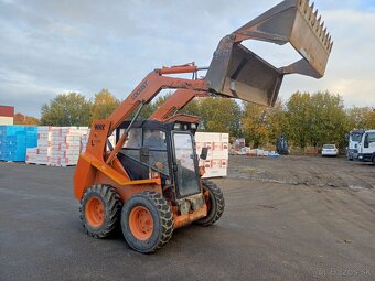 Locust L 1203 smykový nakladač - 7