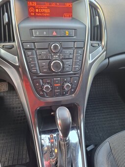 Opel astra J 2010 benzin+lpg automat - 7