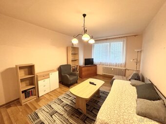 Na predaj zariadený 1izbový byt 40 m2 v N. Zámkoch - 7