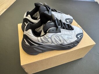 Adidas Yeezy 700 MNVN metal veľ. 36,5 - 7