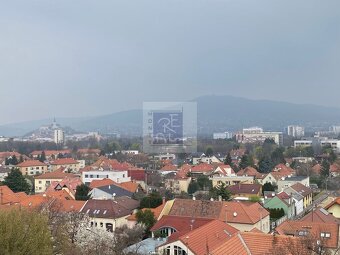 NA PREDAJ 3 IZBOVÝ BYT S VÝHĽADOM NA NITRU, GARÁŽ, BALKÓNY - 7