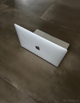 Predám MacBook Air 13” (2020)- Intel Core i5 + kožený kryt - 7
