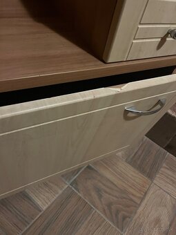 Predám skrinku s vešiakom - 7