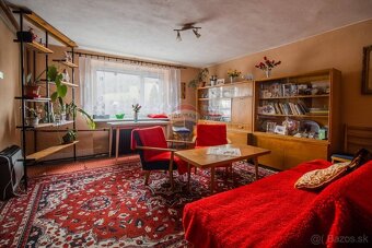 REZERVOVANÉ Viacgeneračný rodinný dom s obrovským potenciálo - 7
