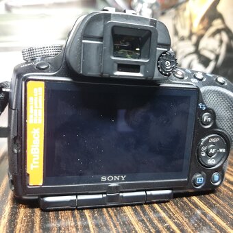 Sony alpha 33 zrkadlovka + objektívy 18-55 a 75-300 - 7