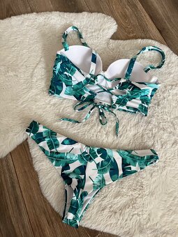Plavky/bikini s tropickým vzorom - 7