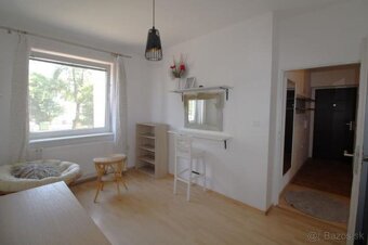 VAJANSKÉHO ul. - STUPAVA - 2,5i BYT S FRANCÚZSKYM BALKÓNOM - 7