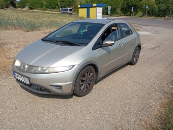 Predám Honda Civic 1.8 iVtec - 7