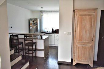 Predám mezonetový 4 izbový byt v centre - 7