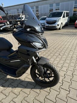 Aprilia SR-GT 125 - 7