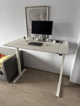 Predám elektrický výškovo nastavitelný pracovný stôl - 7