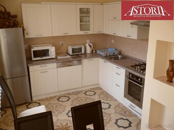 rodinný dom s 2 garážami - Martin - Stráne - 7