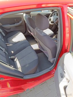 Predám Hyundai Elantra XD - 7