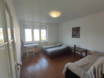 Priestranný a svetlý 3-izbový byt Staré Mesto-NIVY - 7