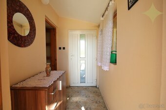 Útulný 3-izbový rodinný dom v tichej uličke malej obce - Tre - 7