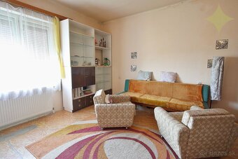 Dvojgeneračný čiastočne zrekonštruovaný rodinný dom - Veľká - 7