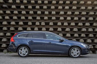 Volvo V60 D4 , 120kW / AJ NA SPLÁTKY / PROTIÚČET / - 7