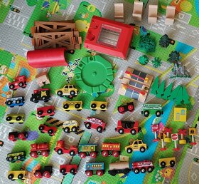 predam drevenu zeleznicu a original vlaciky Tomas the Train - 7