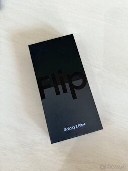 Samsung Galaxy Z Flip4 5G 8GB/128GB - 7
