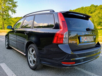 PREDÁM VOLVO V50 R-DESIGN 2.0D 100KW NAJAZDENÉ 172TISÍC KM - 7